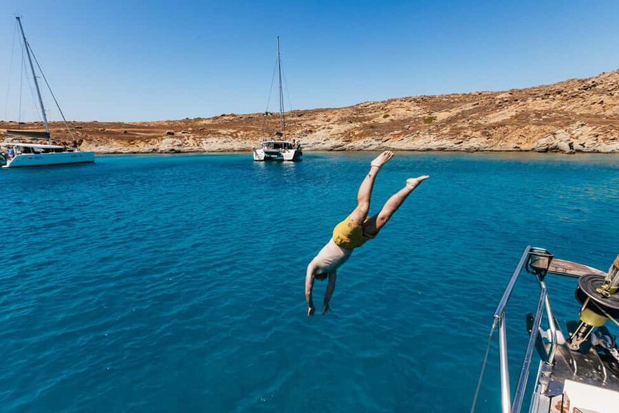 Naxos/ Paros: Sailing Cruise with Food and Drinks - Choosing between the day cruise and sunset sail