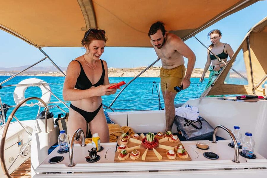 Naxos/ Paros: Sailing Cruise with Food and Drinks - Sailing along the western coast of Naxos