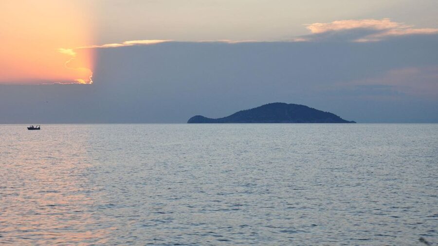 Neos Marmaras: Sunset West Sithonia Islets Sailboat Tour - Sunset from the Aegean