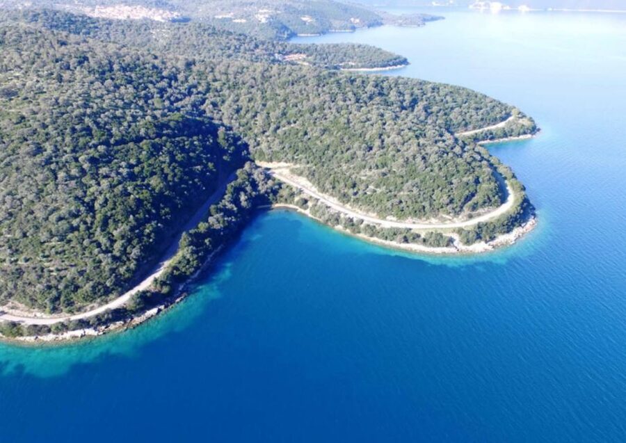Nydri: Full-Day Sailing Cruise with Swim Stops & Meal - Leaving Nydri with coffee and island views
