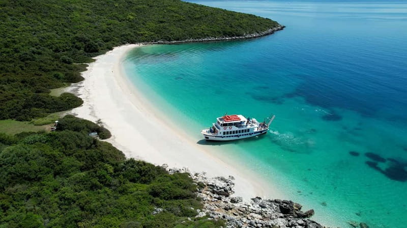 Nydri: Island Hopping Boat Cruise with Beach BBQ Lunch - Key points to know before you book