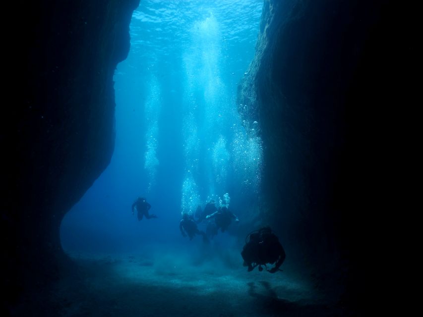 Oia: 2 Guided Scuba Dives off Santorini for Certified Divers - From Oia to the port by road and speedboat
