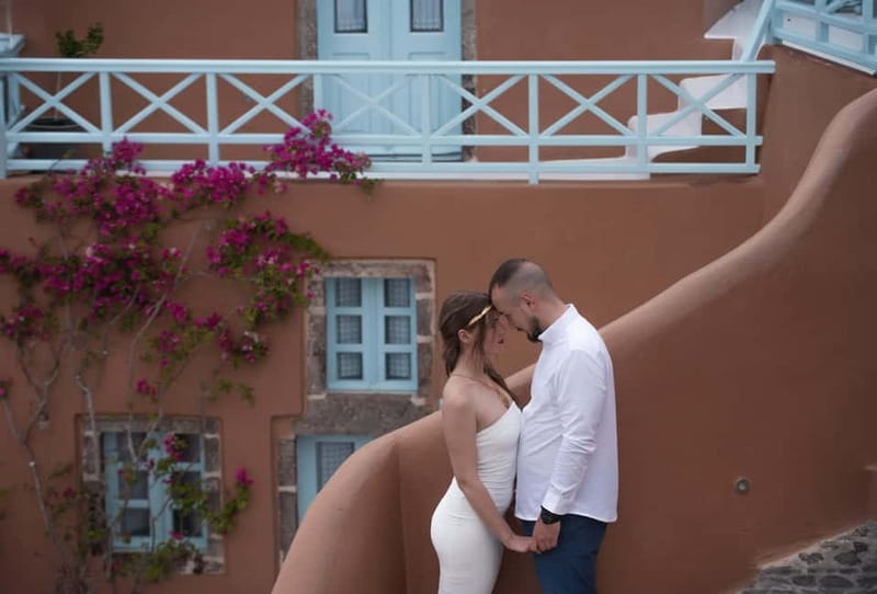 Oía: Santorini Professional Photoshoot with Edited Photos - Who should book this Oia photoshoot?