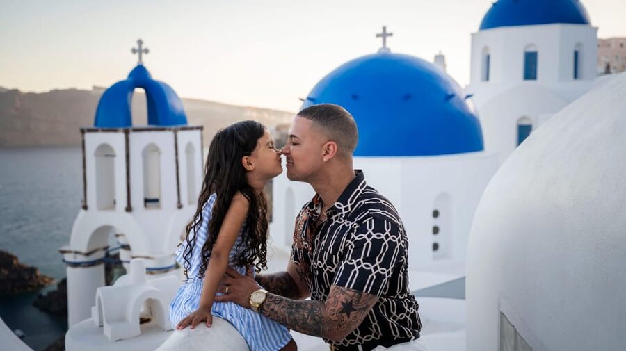 Oía: Santorini Professional Photoshoot with Edited Photos - The photographer’s personal approach