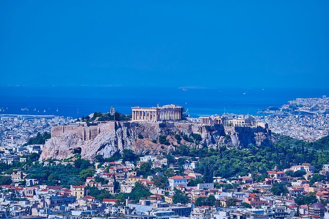 Panorama of Athens in 6 hours - How the private vehicle changes the day