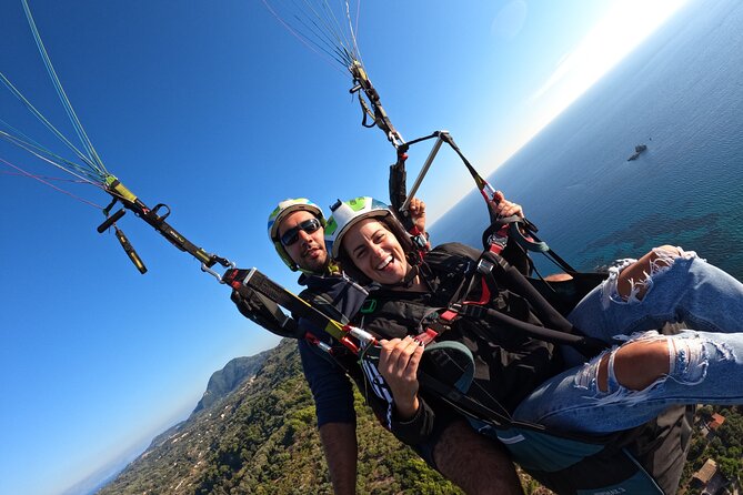 Paragliding Tandem Flight in Corfu - The Pilots and the Feel of the Operation