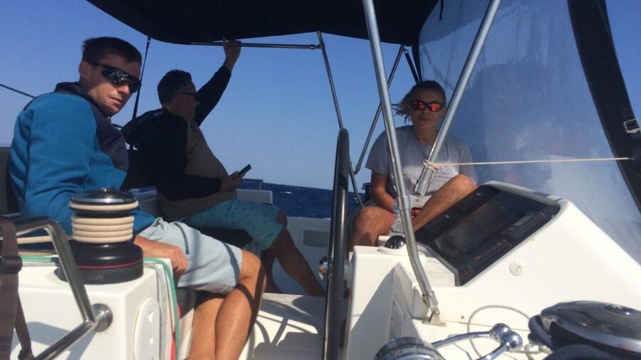 Paros: Catamaran Cruise with Swimming, Meal and Drinks - Despotiko and the Apollo temple site