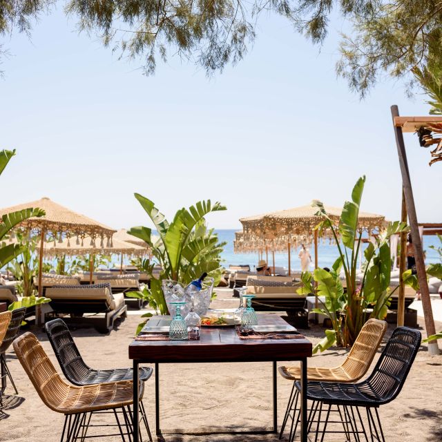 Perivolos Beach: Sun-Bed Experience FortyOne Bar Restaurant - Service can shape the whole day
