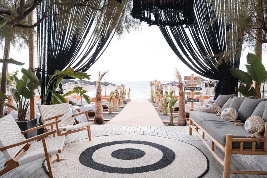 Perivolos Beach: Sun-Bed Experience FortyOne Bar Restaurant - Booking, timing, and cancellation