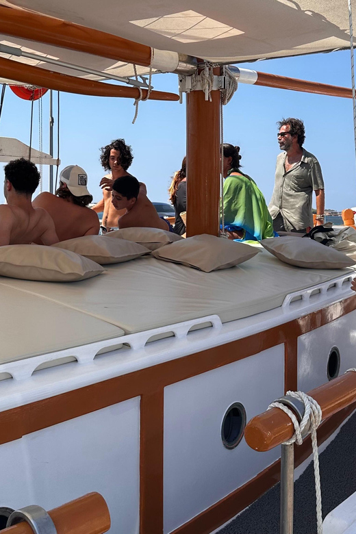 Pounta: Paros & Antiparos Cruise, Swimming & Seafood Lunch - The boat, crew, and group atmosphere