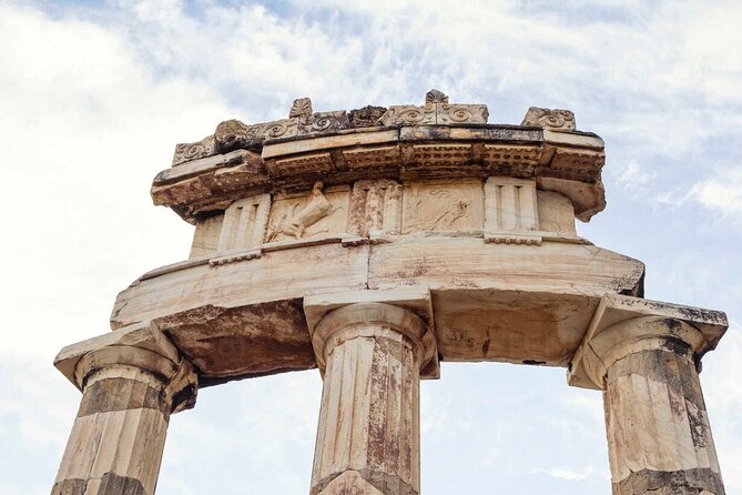 Premium Delphi Day Trip with an Expert Guide, Museum & Lunch - Exploring the Delphi archaeological site