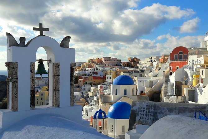 Private Classic Santorini Panorama: Visit the most popular destinations! - Oia gives you the postcard Santorini
