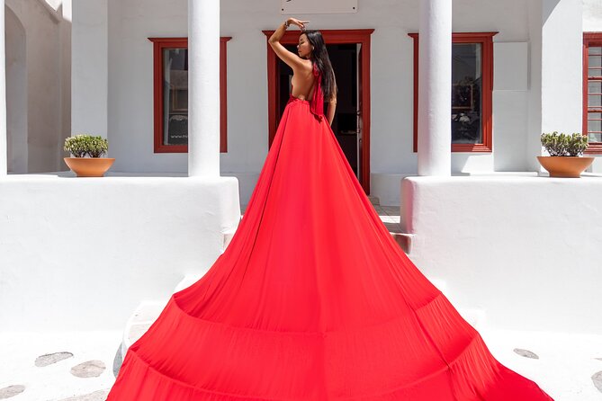 Private Flying Dress Photoshoot in Mikonos - Posing help makes the biggest difference