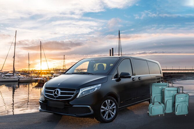 Private Limo Transfer From ATH Airport To Athens/Pireaus/Suburbs - A calm start at Athens International Airport