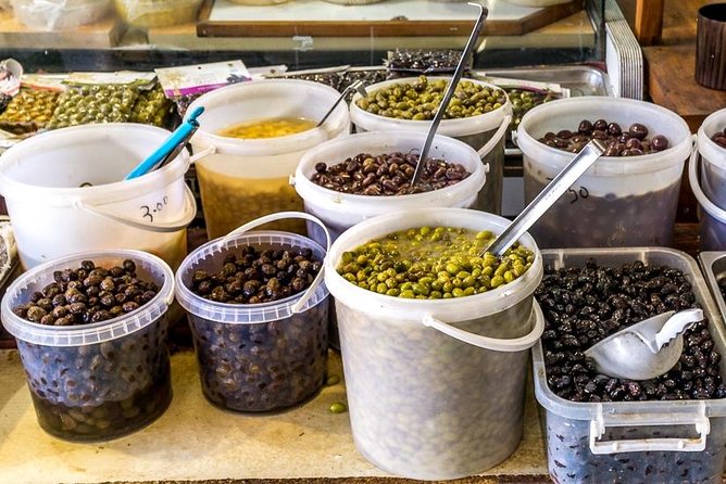 PRIVATE Walking Tour with Lunch and Wine Tasting by a Sommelier - The Cretan lunch is the main event
