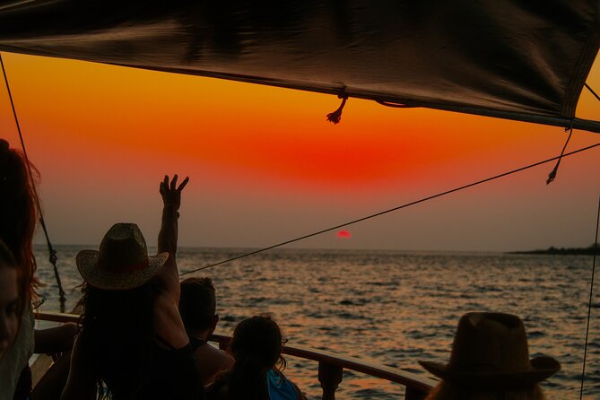Queen Bee Sunset Cruise with Swim Stops and Dinner - Weather, cancellations, and practical planning
