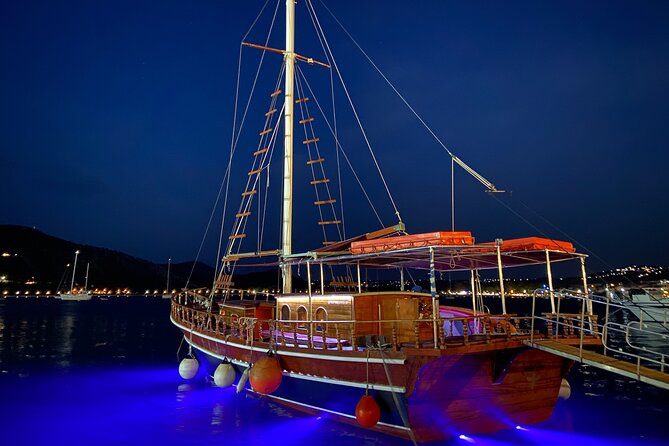 Queen Bee Sunset Cruise with Swim Stops and Dinner - Who will enjoy this four-hour sailing most?