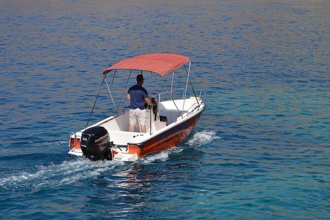 RENT A BOAT 5,5m-30hp LICENCE FREE MARATHI - Using the navigation app and staying inside the permitted area