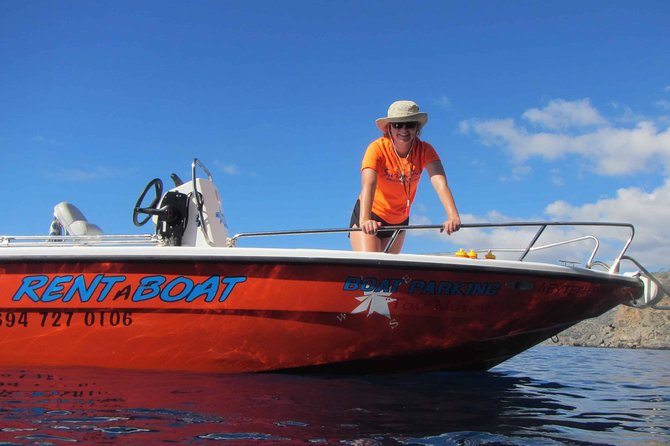 RENT A BOAT 5,5m - 30hp LICENSE FREE Chora Sfakion, Sfakia - Six Seats, One Sunshade, and the Comfort Question