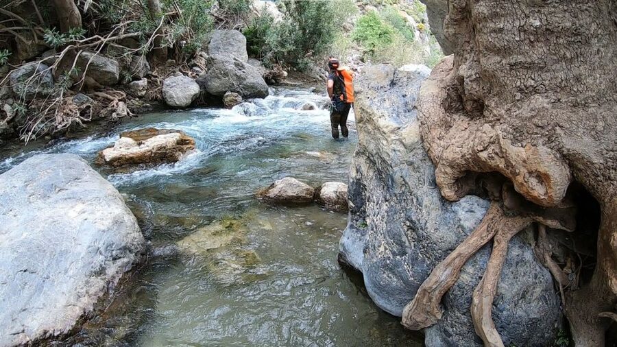 Rethymno: Canyoning Tour in the Kourtaliotiko Gorge - The short river-bed trek and fairy cave