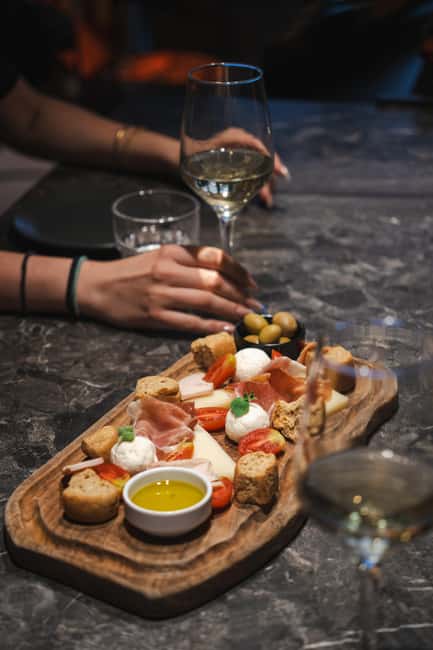 Rethymno: Cretan Wine Tasting Guided Tour with Local Food - Starting at Sella Vineria in Rethymno