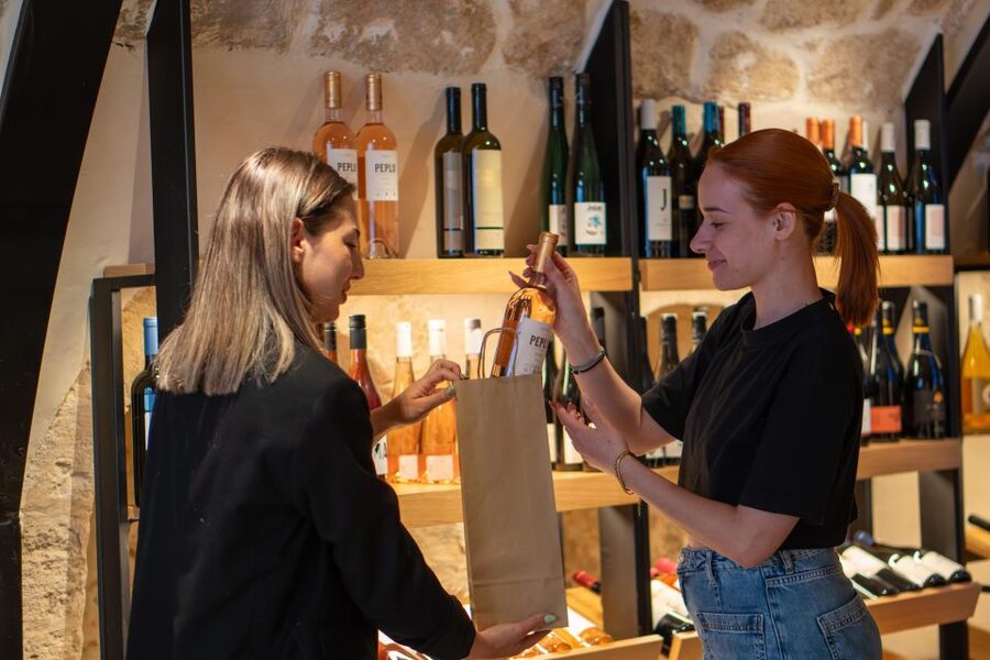 Rethymno: Cretan Wine Tasting Guided Tour with Local Food - A 90-minute lesson with room for conversation