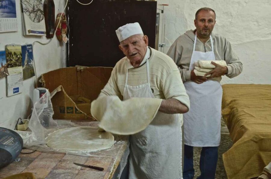 Rethymno: Old Town Walking Tour with Meal - Reading Rethymno through its narrow lanes