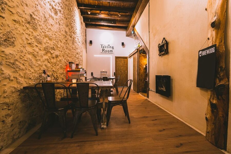 Rethymno: Old Town Walking Tour with Meal - A bakery stop and handmade local snacks