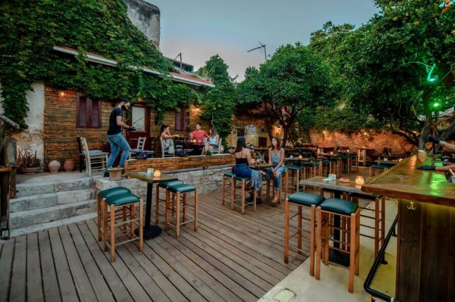 Rethymno: Old Town Walking Tour with Meal - What the guides add to the experience