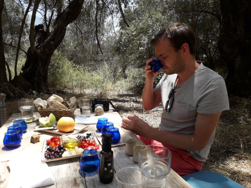 Rethymno: Olive Oil Tasting with Cretan Food Pairing - Learning how to taste olive oil