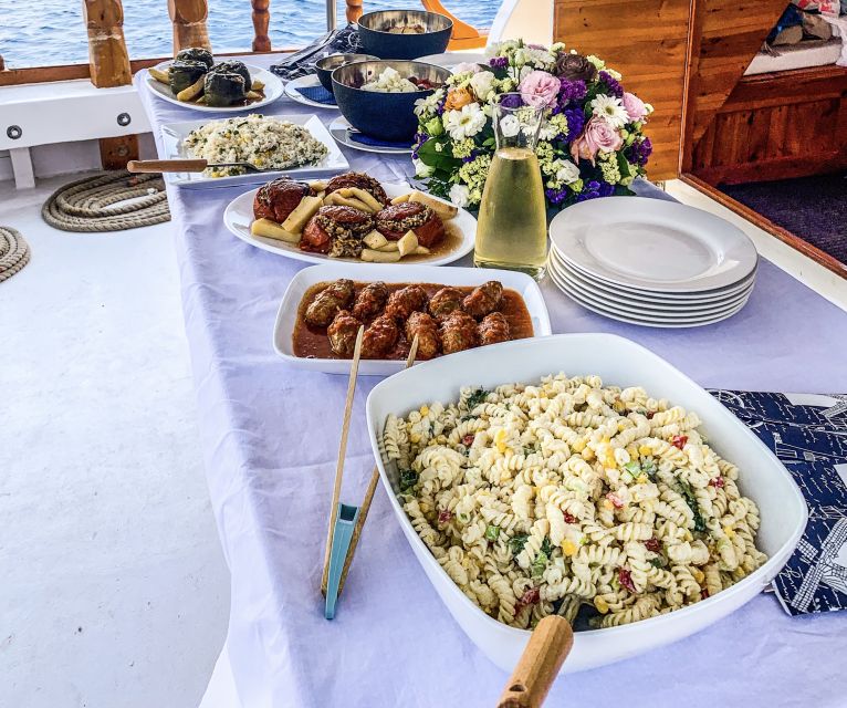 Rhodes: Cruise with 3 Stops, Lunch and Unlimited Drinks - A morning from Mandraki Port