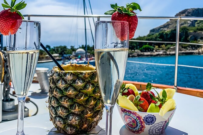 Rhodes Day Cruise (with lunch & unlimited drinks) 5,5 Hours - Afandou Beach: the first swim and lunch