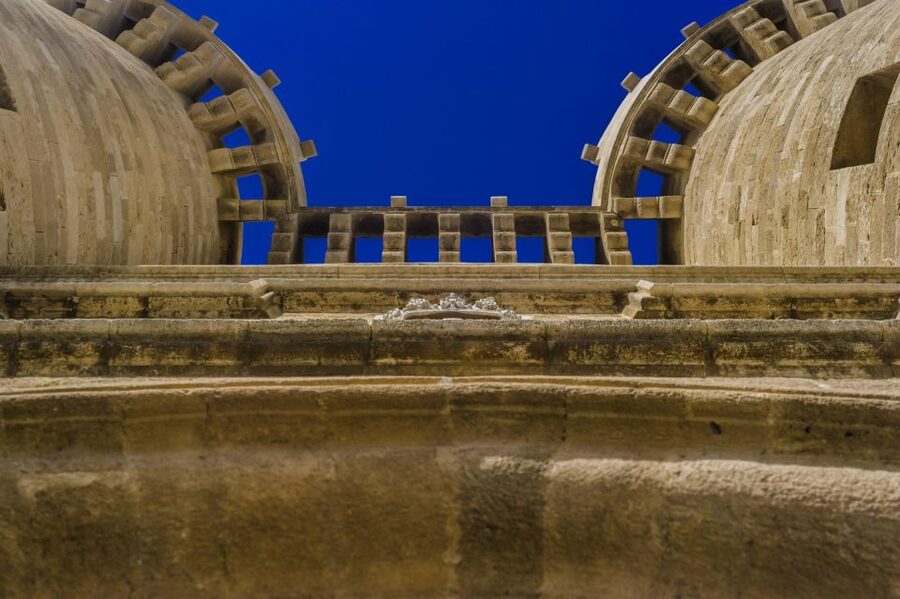 Rhodes: Old Town Walking Tour with Guide - What the guiding style is like