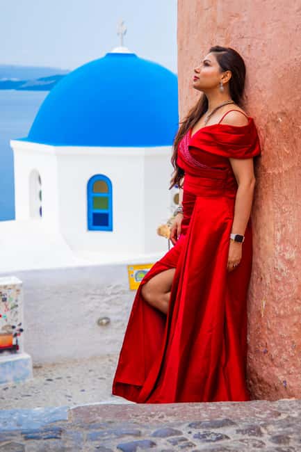 Santorini: 40-Minute Oia Photoshoot - Meeting in Oia and Getting Started