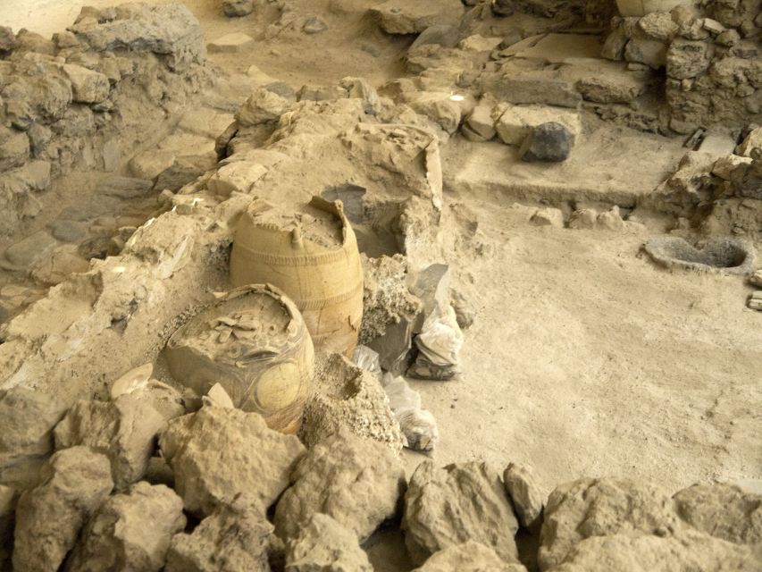 Santorini: Akrotiri Entry Ticket and Audio Guide - Following the ancient streets and buildings
