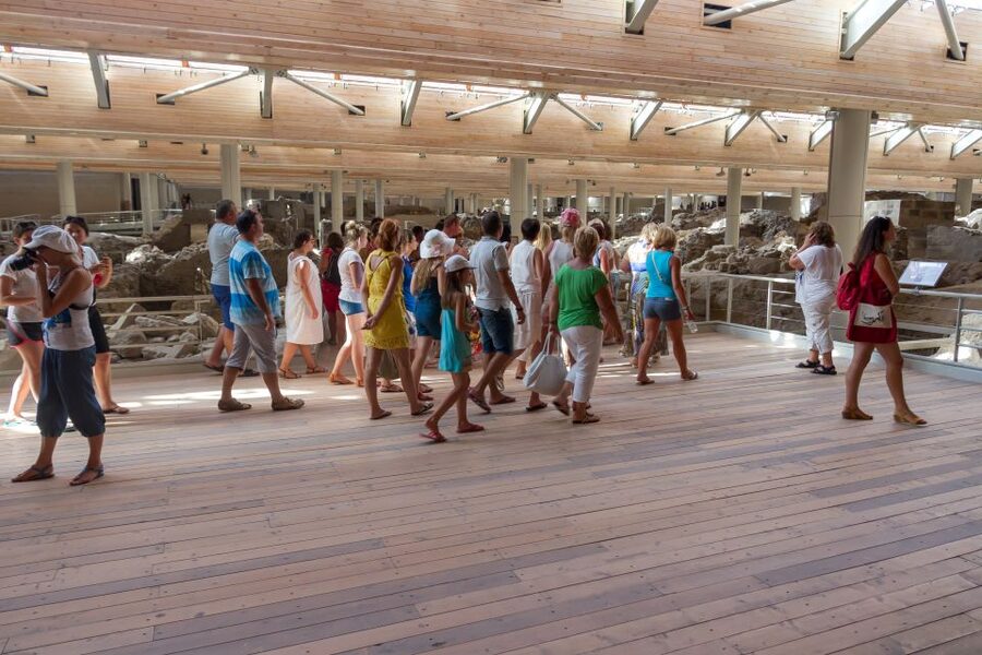 Santorini: Akrotiri Prehistoric City Guided Walking Tour - Continuing on your own after 90 minutes