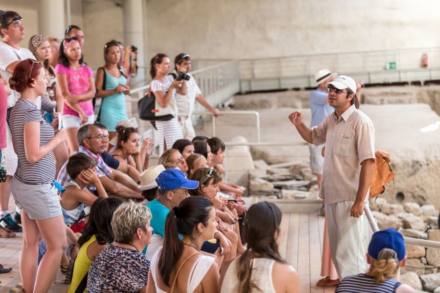 Santorini: Akrotiri Prehistoric City Guided Walking Tour - Meeting the archaeologist at the excavation entrance