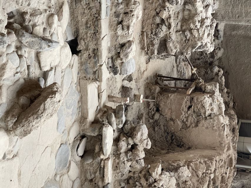 Santorini: Akrotiri Private Guided Tour with Hotel Pick-Up - The 30-minute ride from Oia or Thera