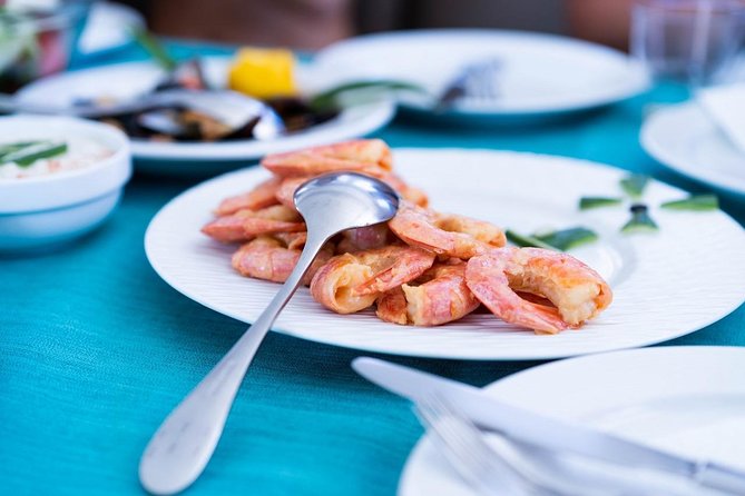 Santorini All-inclusive Catamaran Cruise with Thirassia Stop - The onboard meal and open bar
