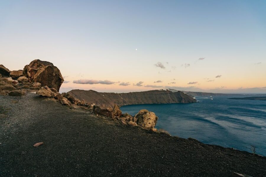 Santorini: Caldera Trail Guided Hike and Sunset Viewing - Why this caldera walk is different from a simple Oia visit