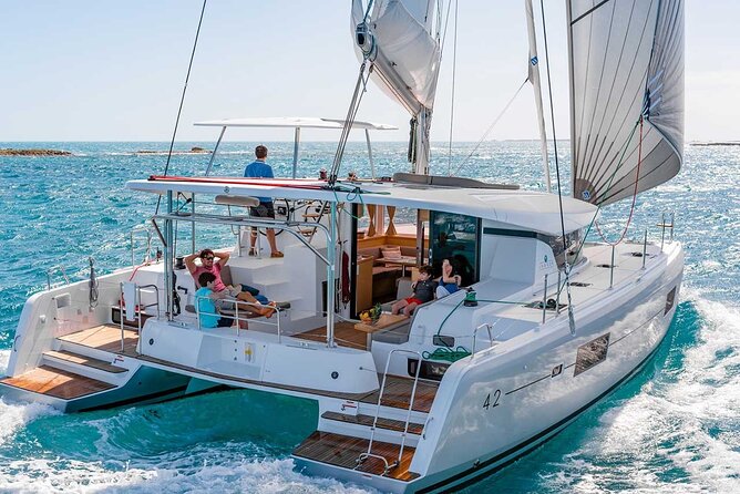 Santorini Catamaran Cruise with Greek Meal, Open-Bar and Sunset - Getting from your hotel to the marina