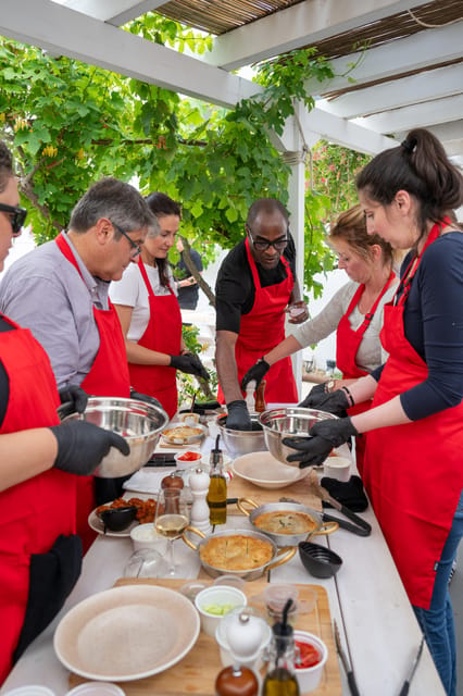 Santorini: Cooking Class with Lunch and Wine Tasting - Who will get the most from this experience