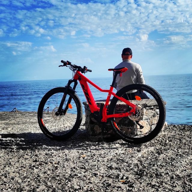 Santorini e-bike guided tours - Emporio brings old Santorini into view