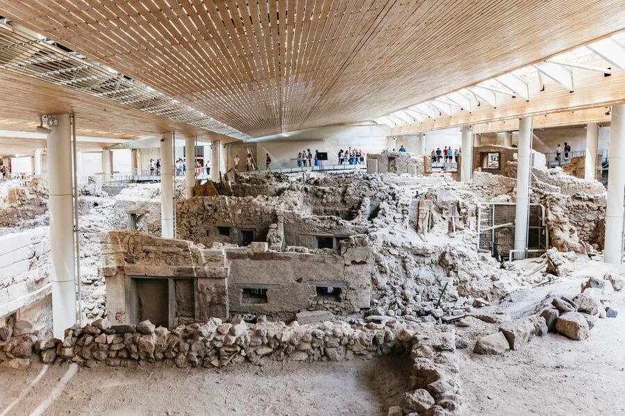 Santorini: Experience Akrotiri with a Licensed Tour Guide - Meeting at the entrance and getting started