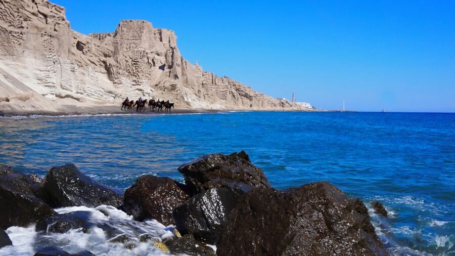 Santorini: Horseback Riding Tour on the Beach - Timing, heat, and practical planning