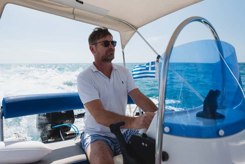 Santorini: License-Free Boat Rental with Ice, Water, & Fruit - Visiting nearby islands at your own pace