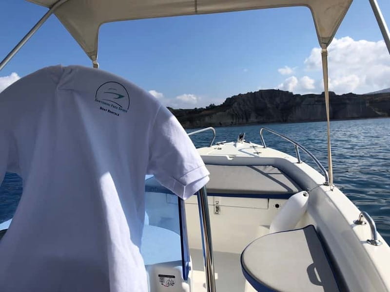 Santorini: License-Free Boat Rental with Ice, Water, & Fruit - What is included, and what you still need to pay for