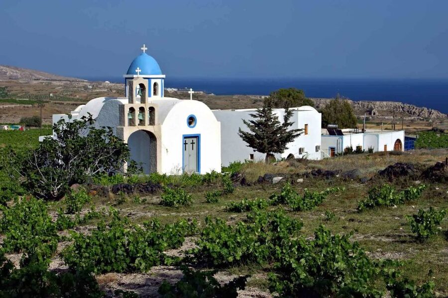 Santorini: Mesa Gonia, Pyrgos and Oia Tour - Who should book this tour?