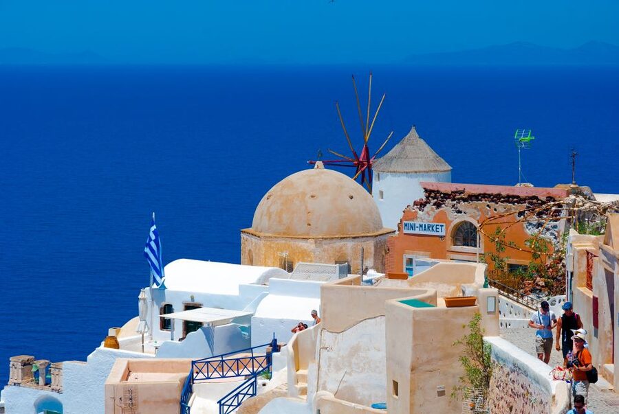 Santorini: Mesa Gonia, Pyrgos and Oia Tour - Guides, languages, and the main booking concern