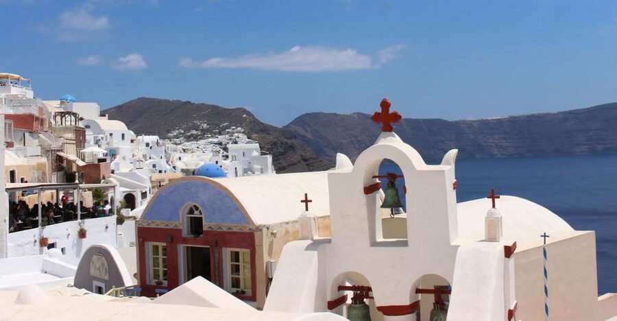 Santorini: Mesa Gonia, Pyrgos and Oia Tour - Mesa Gonia and the story of the Ghost Village